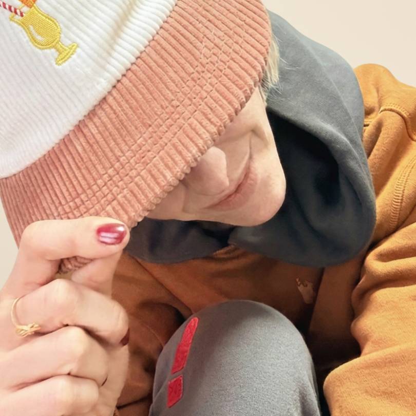 Coco Loco × Lies Collective Piña Colada cap worn low over the eyes, white corduroy with dusty pink brim